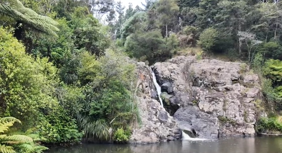 Maketu Waterfall